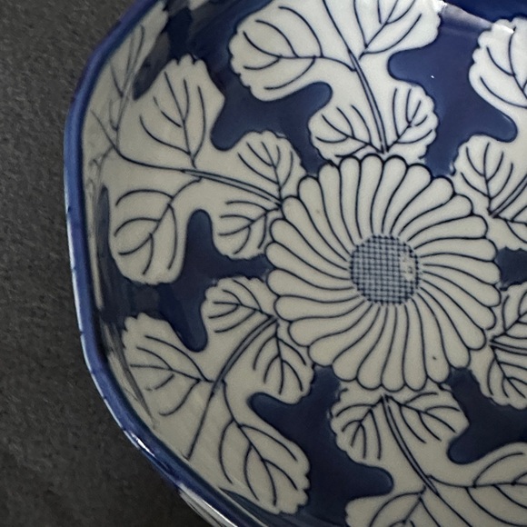 Japanese Porcelain Bowl Vintage Blue White Sometsuke Chrysanthemum - Picture 2 of 6